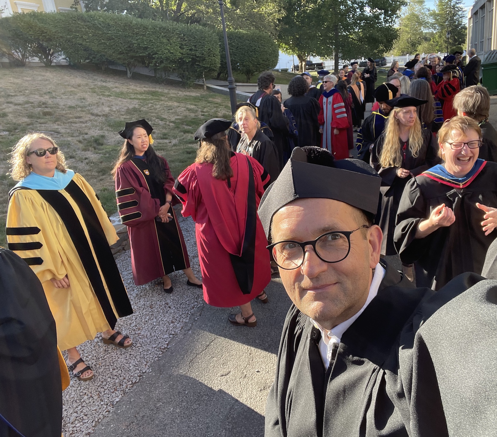 Wheaton faculty in full regalia. Coming from the post 1000-years-no-gowns German culture, I had to make up my robe taking images of the original Munich gown invented by Ludwig I as inspiration (see the nice book Memmel, Matthias, and Gabriele Wimböck, eds. Die Herren Der Kette. Rektorenporträts an Der LMU. Ludwig-Maximilians-Universität, 2011.